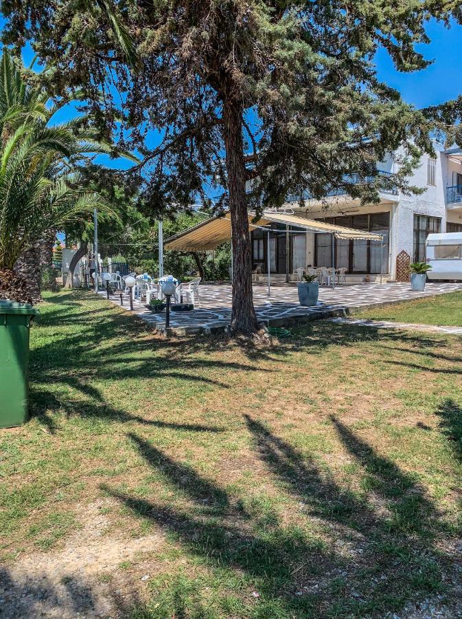 Galinis' Sea Front Studios Nea Kallikrateia Exterior photo
