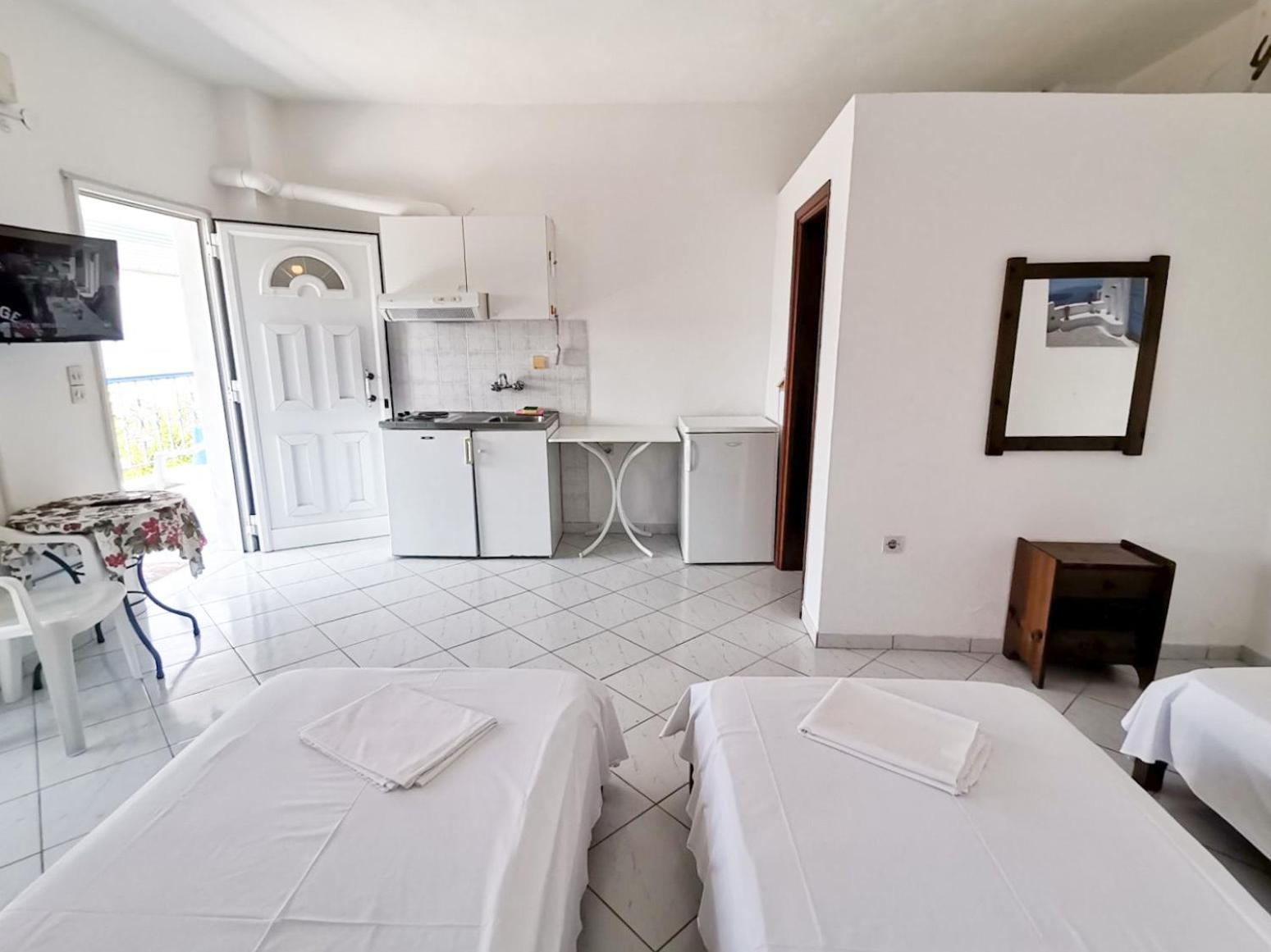 Galinis' Sea Front Studios Nea Kallikrateia Room photo